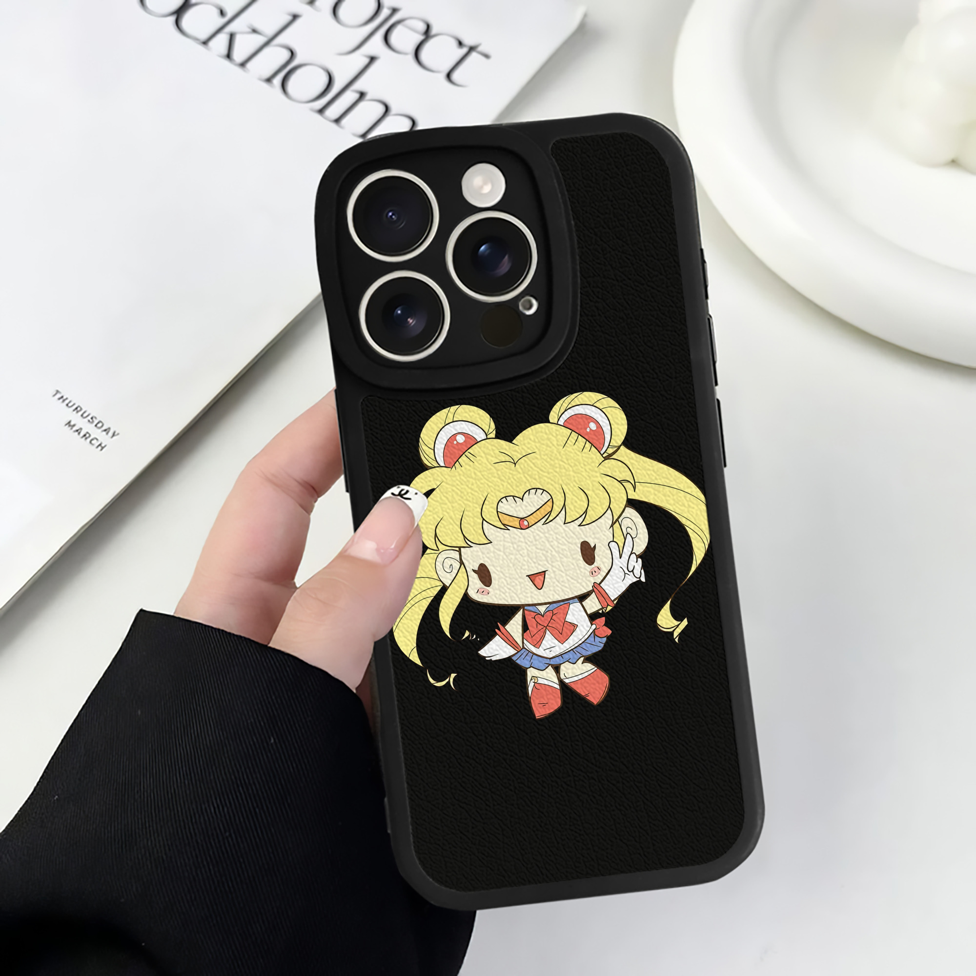 （画像用） 美少女戦士セーラームーン 月野 うさぎ つきの うさぎ Sailor Moon Tsukino Usagi 【iPhone 16シリーズ対応】シリコンスマホケース（レザー調） 材質：シリコン
